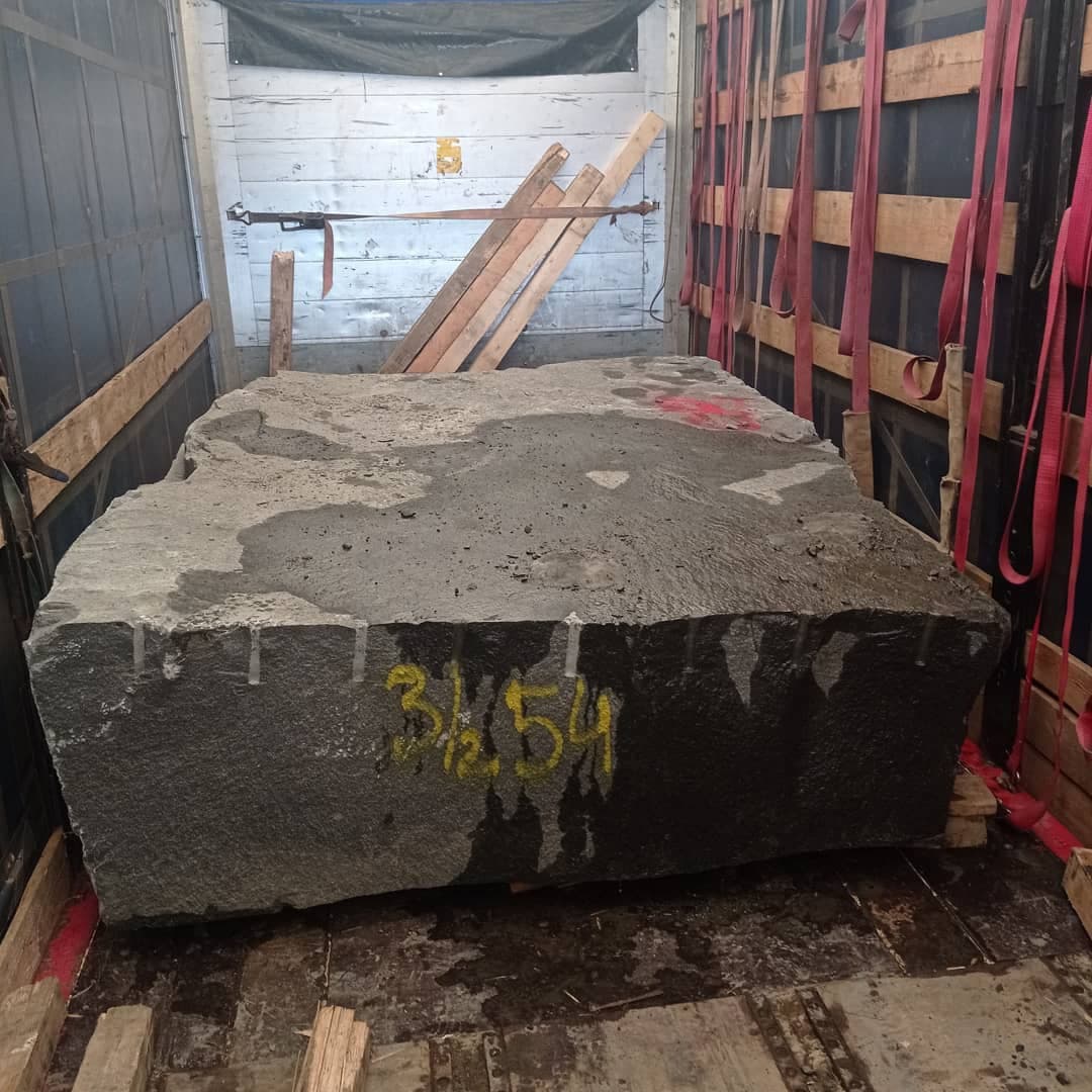 Пористость гранита: как она влияет на качество и долговечность камня