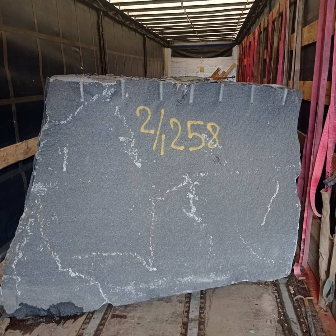 Как выбрать гранитный блок: на площадке, в карьере и удалённо